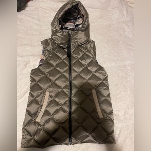 Lululemon goose down reversible vest